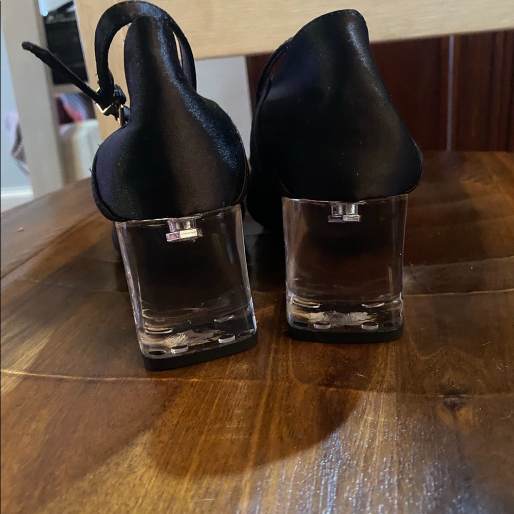 Shoes - Picture 3 of 4